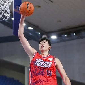 开云下载网址-徐昕本场篮板数追平赛季最高纪录，场均篮板数本土球员第二