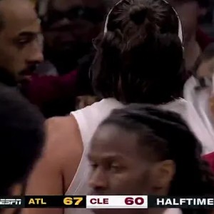 开云-半场：骑士以60-67落后老鹰，莫布利16+10米切尔14分