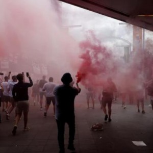 毒品、入侵、暴力……盎撒暴民将国耻骚乱变英超常态