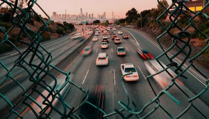 开云下载网址-LPL赛事整活：当解说看领先一万六还是没推掉时...